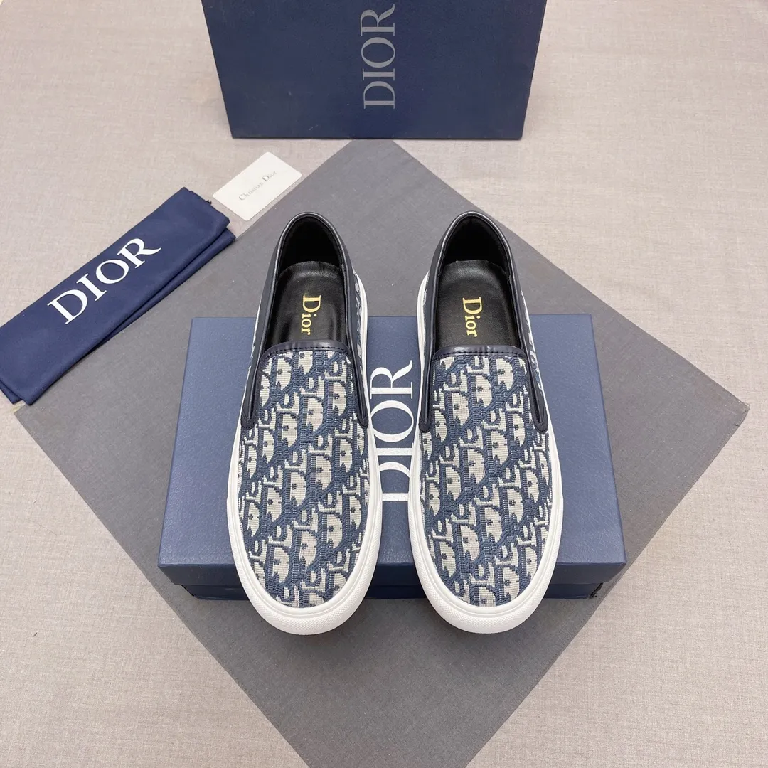 P380, Dior series casual shoes 👟🔥[Dior] Dior's new casual men's shoes are launched in Hong Kong counters. Official website 1:1 production. Original Italian materials. Designed by European and American masters. Perfect shape to create counter quality, solid color rubber wear-resistant outsole and classic dazzling head! Super versatile and very comfortable. High-end without losing taste, fashionable and novel! ! Absolute focus! Code number: 38-44, four colors available (45 can be customized, cannot be returned or exchanged) No. 005
